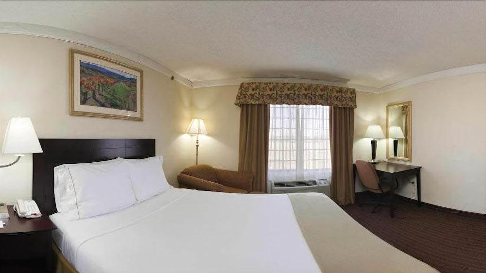 Holiday Inn Express Hotel & Suites Plainview By Ihg Экстерьер фото