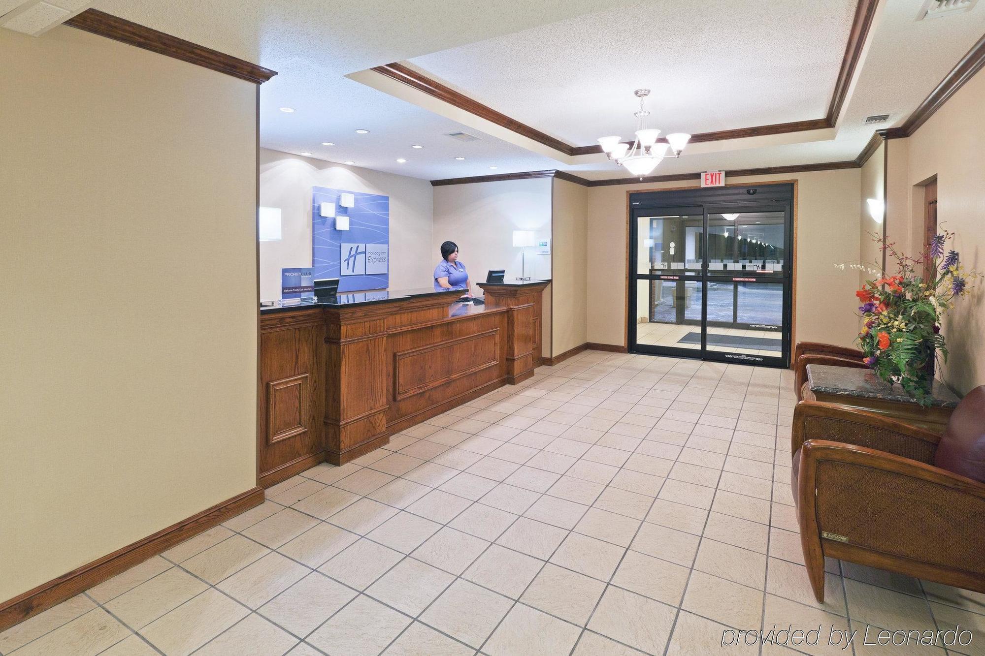 Holiday Inn Express Hotel & Suites Plainview By Ihg Интерьер фото